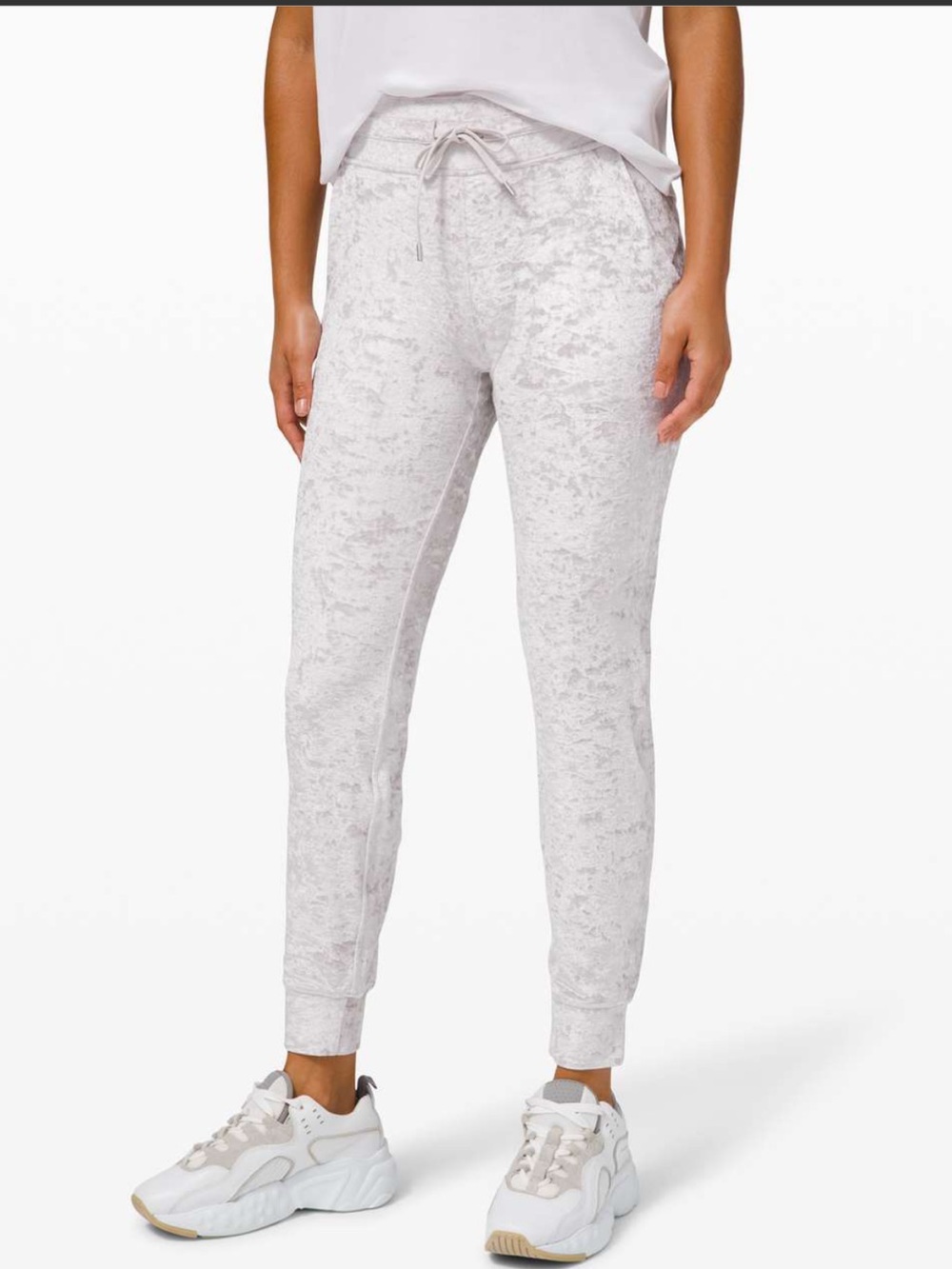 Lululemon Ready to Crush Jogger
Chrome size 6